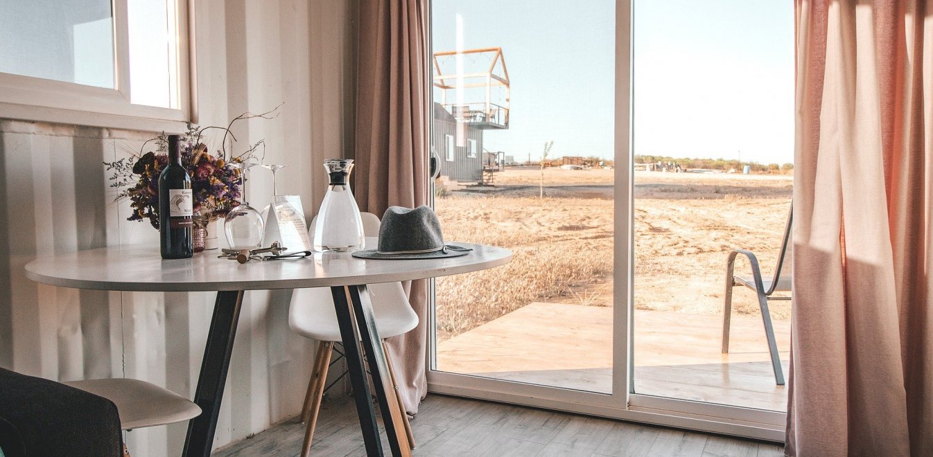 Κομισιόν: Έτσι θα λειτουργήσουν ξανά τα ξενοδοχεία - Μέτρα, αποστάσεις και υγιεινή