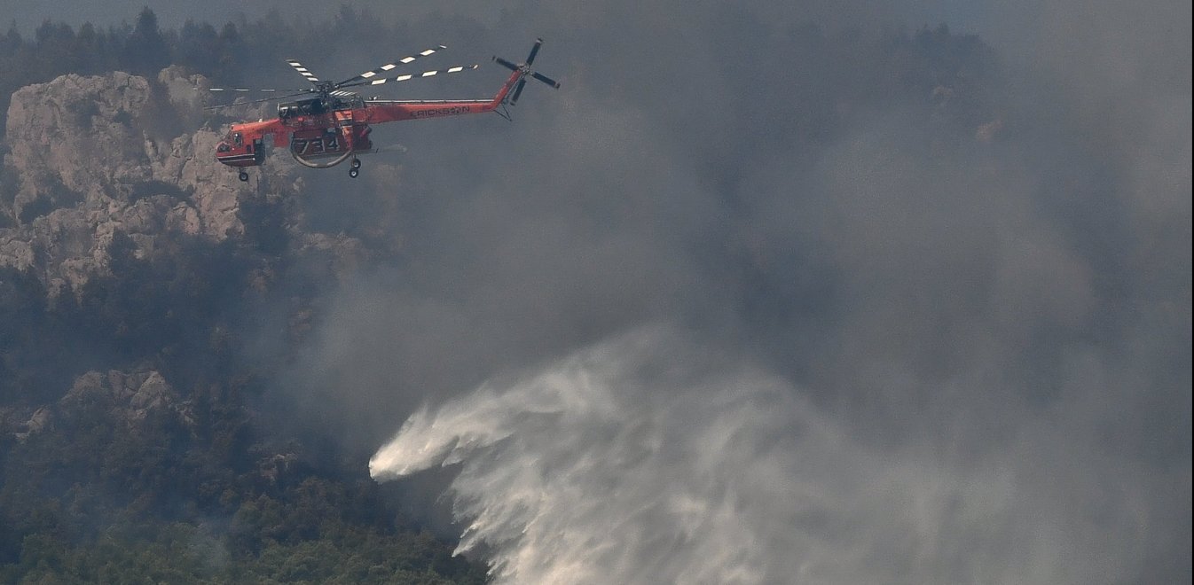 Άγιον Όρος: Μάχη με τις φλόγες για δεύτερη ημέρα - Εκτός ελέγχου η πυρκαγιά