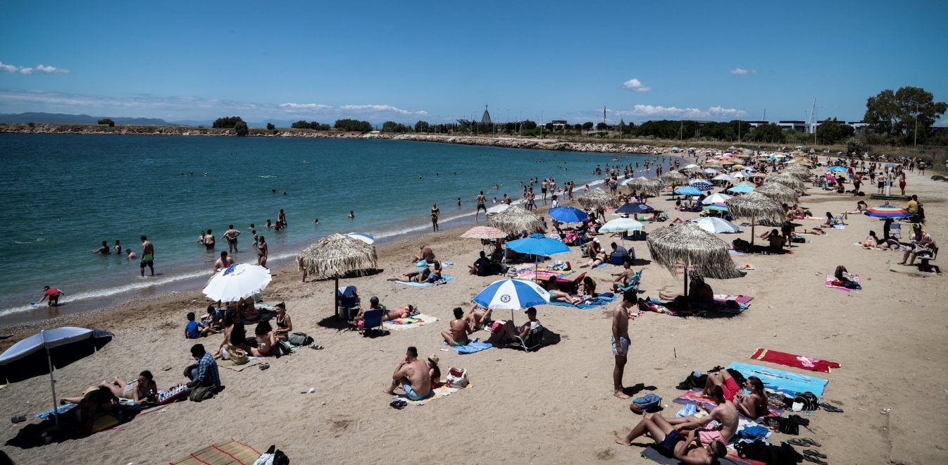 Κορονοϊός: Οι λοιμωξιολόγοι «κλείνουν» τα beach bar κι επιβάλλουν παντού τη μάσκα!
