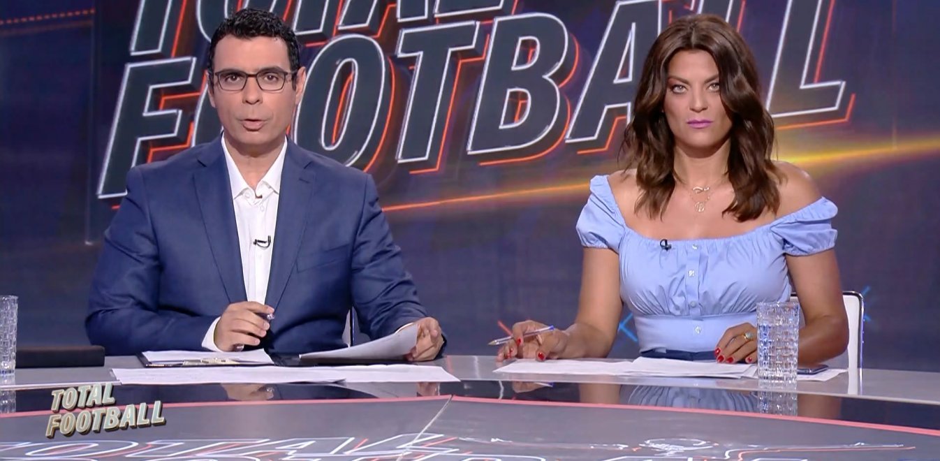 Nea Nikh Toy Total Football Sto Thleoptiko Ntermpi Ths Kyriakhs E8nos