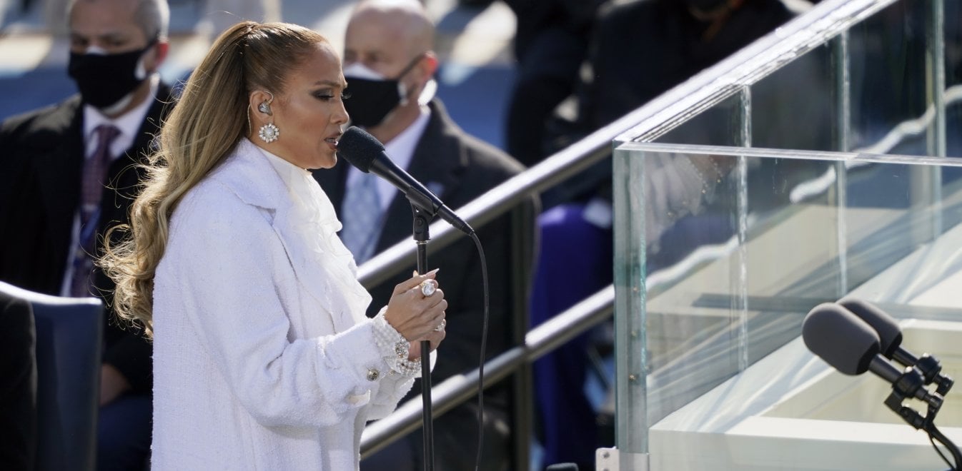 Jennifer Lopez: Εμφανώς συγκινημένη τραγούδησε στην ορκωμοσία του Τζο  Μπάιντεν | Έθνος