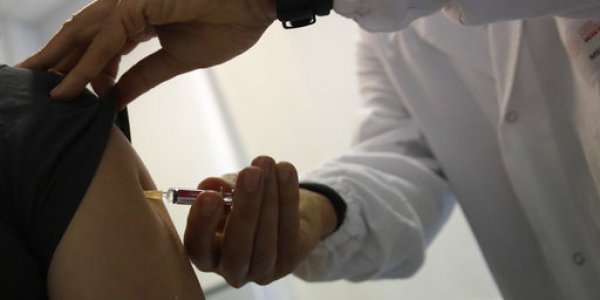 Nova Makedonija: ÎÎµÏÎ¬ ÏÎ± Î»Î·Î³Î¼Î­Î½Î± ÎµÎ¼Î²ÏÎ»Î¹Î± MMR, Î¿Î¹ ÏÎ¿Î»Î¯ÏÎµÏ ÏÎ·Î³Î±Î¯Î½Î¿ÏÎ½ Î³Î¹Î± ÎµÎ¼Î²Î¿Î»Î¹Î±ÏÎ¼Ï ÏÏÎ·Î½ ÎÎ»Î»Î¬Î´Î±