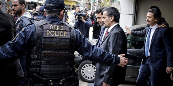 Η Τουρκία επικήρυξε τους 8 στρατιωτικούς για 700.000 ευρώ