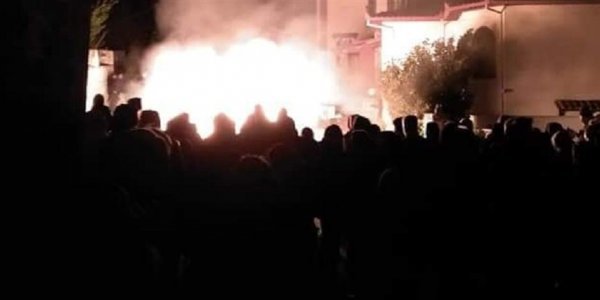 Πέλλα: Έβαλαν φωτιά σε ξενοδοχείο που θα φιλοξενούσε πρόσφυγες