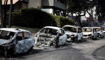 Καμένα αυτοκίνητα στο Μάτι