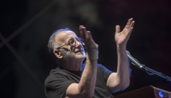 Θάνος Μικρούτσικος