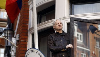 Τζούλιαν Ασάνζ