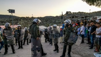 Φωτιά και νεκροί στη Μόρια