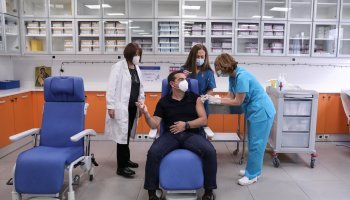 Εμβολιάστηκε ο Αλέξης Τσίπρας