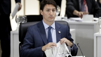 Canada: La foto dalla faccia nera che “brucia” Justin Trento