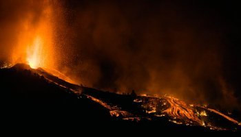 Vulcano sull’isola di La Palma: la lava raggiunge il mare – il pericolo di gas tossici