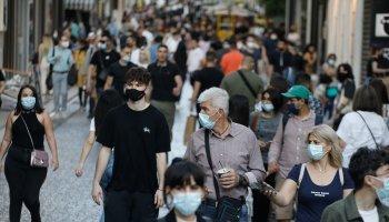 κόσμος στην Ερμού