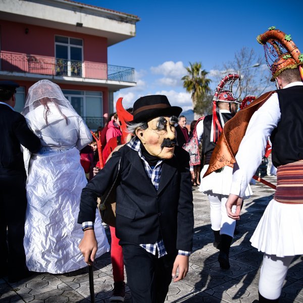 Παραδοσιακά Χριστούγεννα με έθιμα από όλη την Ελλάδα 