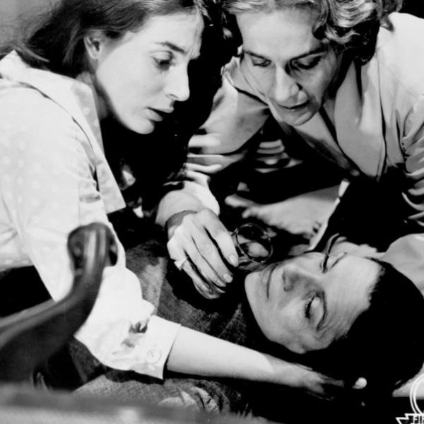 Έλλη Λαμπέτη: Ζωή σαν αρχαία τραγωδία και ο καρκίνος που της πήρε τη φωνή