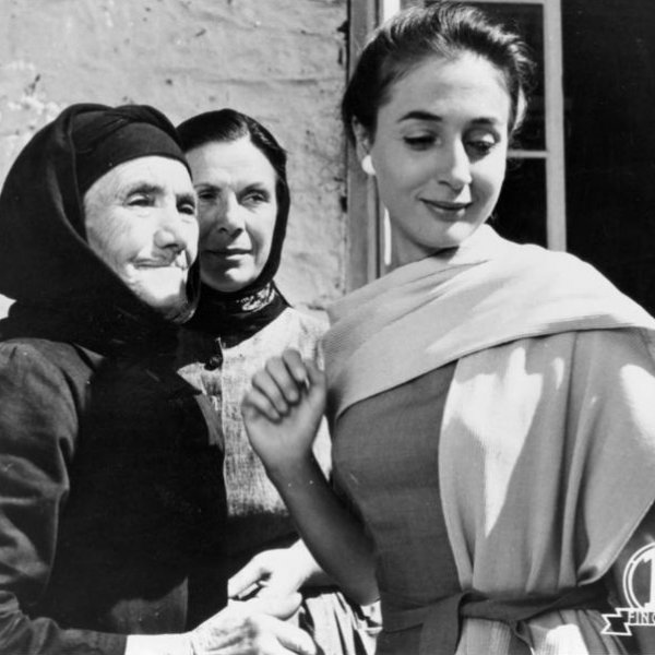 Έλλη Λαμπέτη: Ζωή σαν αρχαία τραγωδία και ο καρκίνος που της πήρε τη φωνή