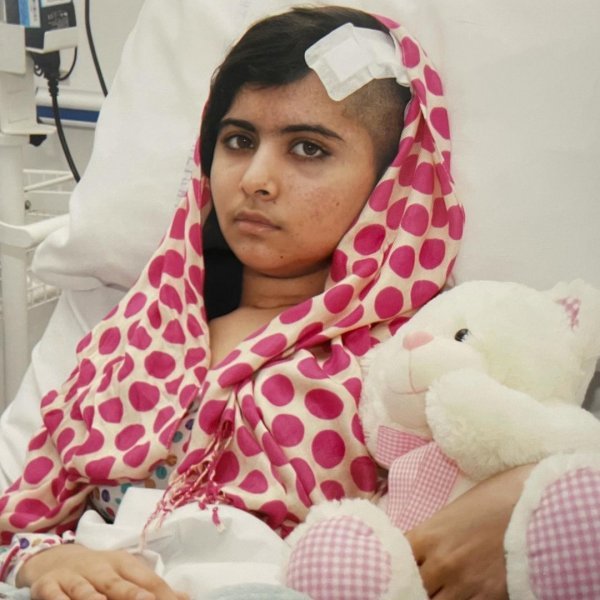 «Ποια είναι η Μαλάλα» είπαν οι Ταλιμπάν και την πυροβόλησαν στο κεφάλι