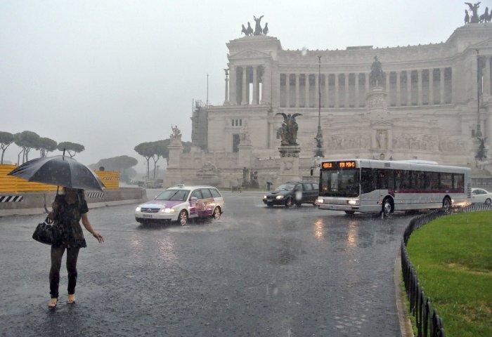 Ιταλία: 11 νεκροί από την κακοκαιρία (pics)