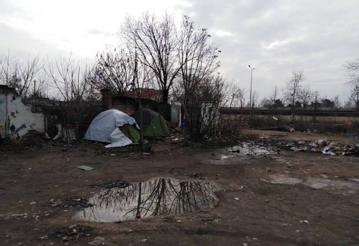 Θεσσαλονίκη: Πρόσφυγες έστησαν αντίσκηνα στον παλιό Σιδηροδρομικό Σταθμό (pics)