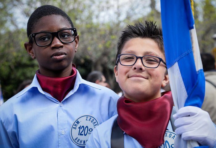 Ολοκληρώθηκε η μαθητική παρέλαση με προσαγωγές και συνθήματα (pics & vid)