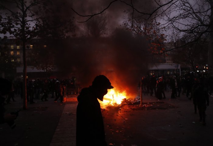 «Καζάνι που βράζει» η Γαλλία - 1,5 εκατ. διαδηλωτές για το συνταξιοδοτικό (pics)