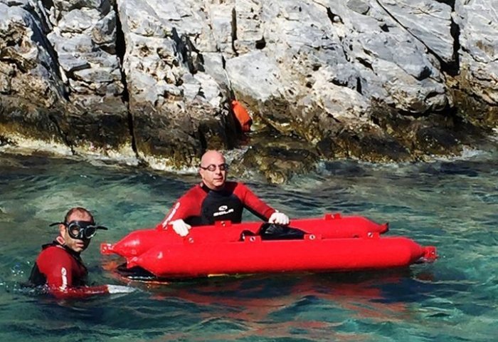 Σάμος: Ο αυτοδύτης δήμαρχος που διέσωζε πρόσφυγες, αλλά κατηγορήθηκε για ρατσισμό (pics)