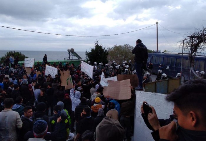 Μυτιλήνη: Καρέ καρέ η «κάθοδος» των 2.000 μεταναστών - Υποκίνηση εξετάζουν οι Αρχές