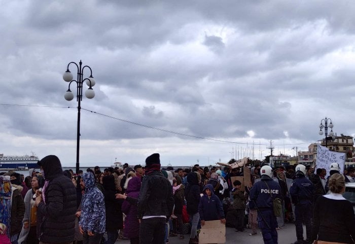 Μυτιλήνη: Καρέ καρέ η «κάθοδος» των 2.000 μεταναστών - Υποκίνηση εξετάζουν οι Αρχές