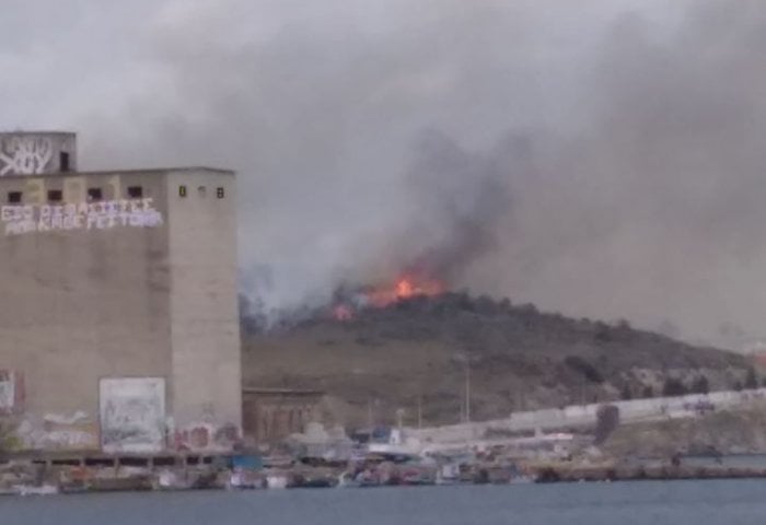 Μυτιλήνη: Καρέ καρέ η «κάθοδος» των 2.000 μεταναστών - Υποκίνηση εξετάζουν οι Αρχές