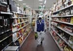 Επιδρομή στα σούπερ μάρκετ με μάσκες και σακούλες - Τι λέει ο Γιάννης Μασούτης