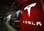 Tesla VS Ferrari: Ποια αξίζει περισσότερο