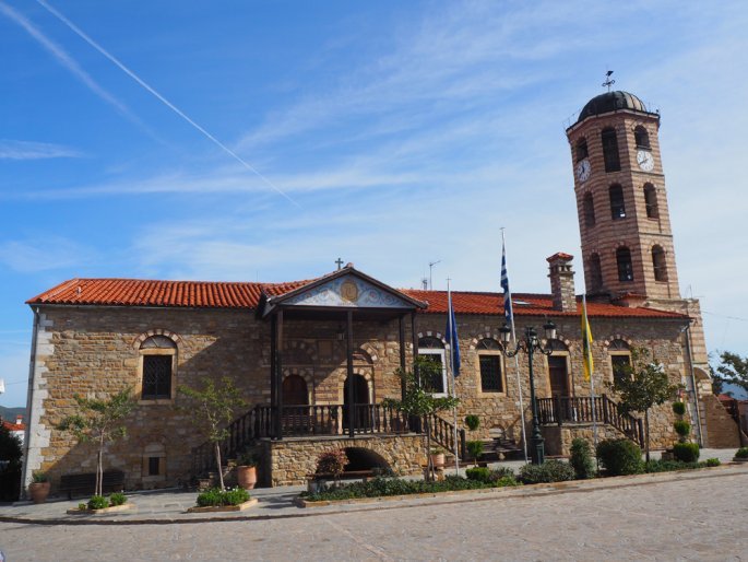 pa102620_to_palio_sholeio_edra_dimotikis_enotitas_arnaias.jpg