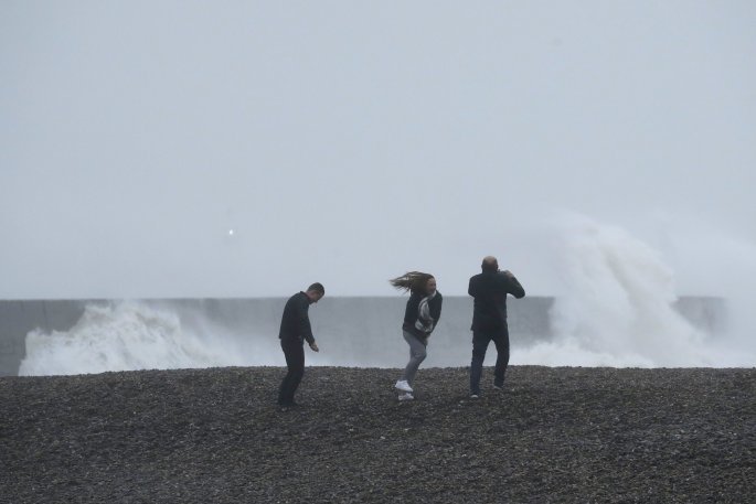 Η καταιγίδα Κιάρα σαρώνει την Ευρώπη