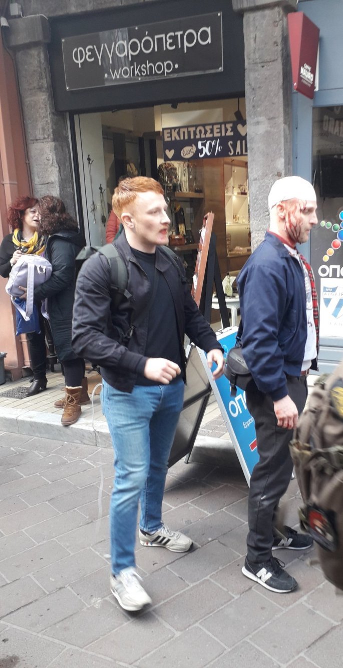 esat8lou0am2lbd.jpg Χτύπησαν Γερμανό ακροδεξιό στη Μυτιλήνη