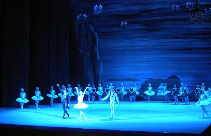 swan_lake_at_the_bolshoi.jpg swan_lake_at_the_bolshoi.jpg