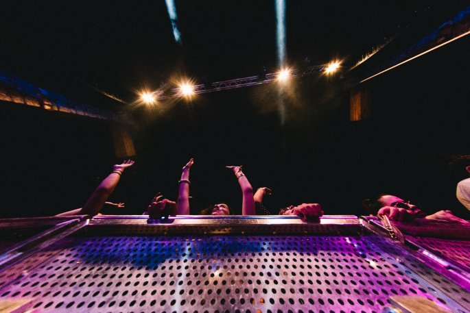 ton_2028.jpg ton_2028.jpg