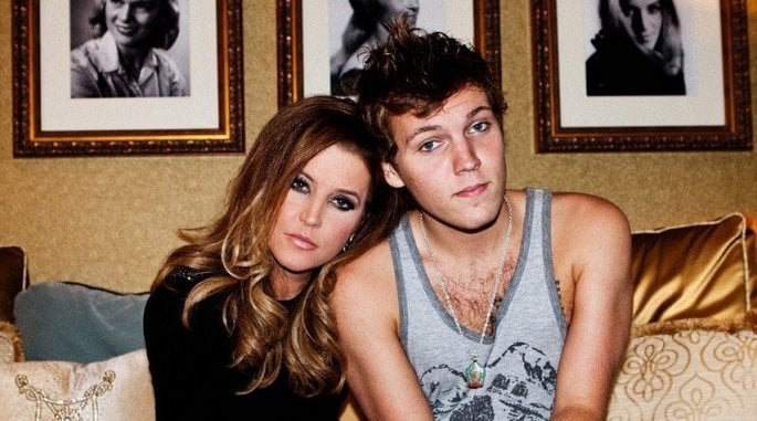 Μπέντζαμιν Κίου 35533502_234143227391362_2013652789179187200_n.jpg