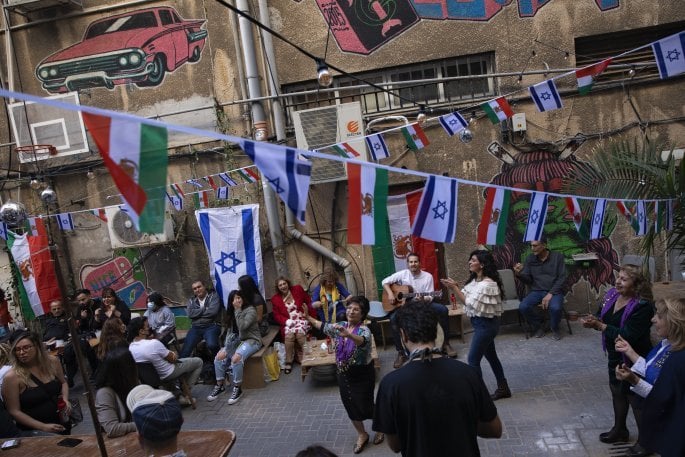 ap21084412855548.jpg Η ζωή μετά το εμβόλιο