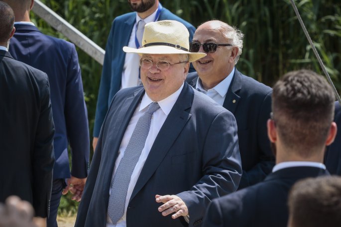 4486753.jpg 4486753.jpg